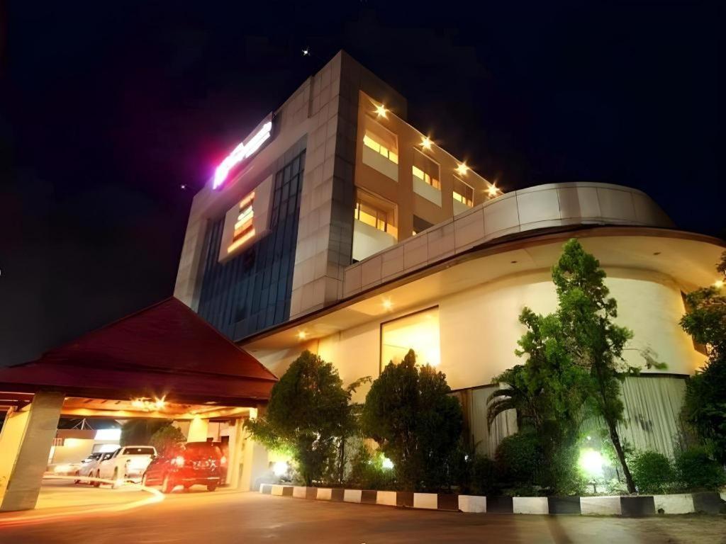 Hotel Banjarmasin International Banjarmasin (South Kalimantan) Exterior foto
