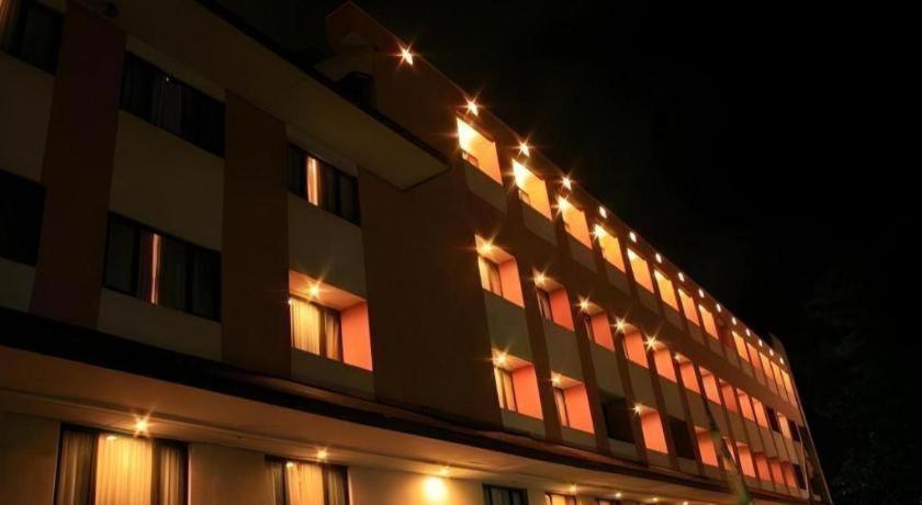 Hotel Banjarmasin International Banjarmasin (South Kalimantan) Exterior foto