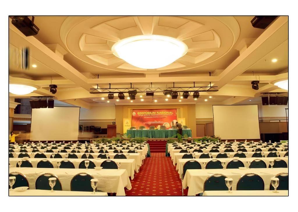 Hotel Banjarmasin International Banjarmasin (South Kalimantan) Exterior foto